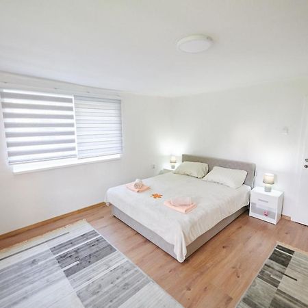 Lovely House Apartment Сараево Екстериор снимка