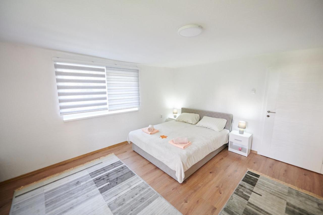 Lovely House Apartment Сараево Екстериор снимка
